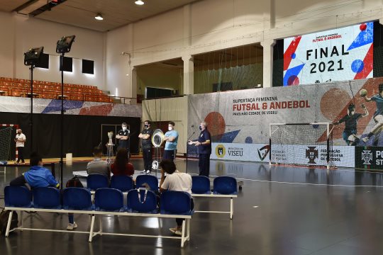 Supertaças femininas de Futsal e Andebol decorreram este domingo em Viseu