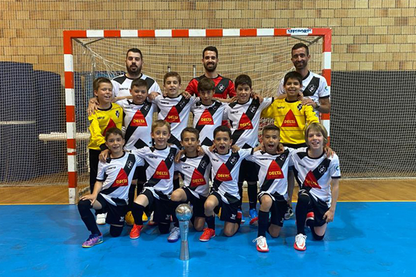 Futsal: Juniores "E"  do Nespereira FC receberam a Taça de Campeões Distritais