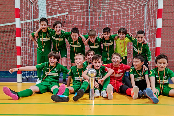 Futsal: Juniores E do Dínamo CE receberam a Taça de Ouro