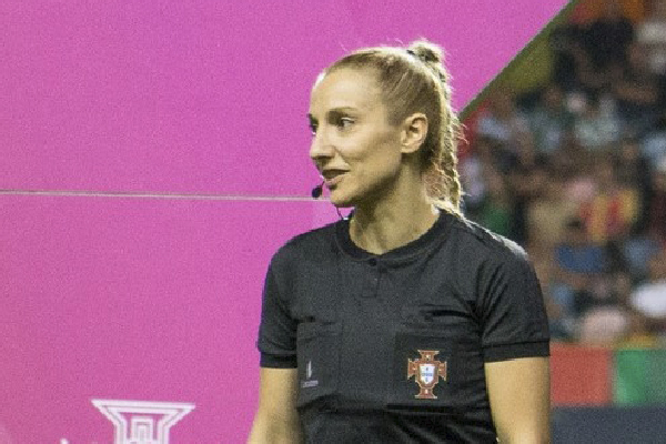 Sandrine Santos em competição da UEFA