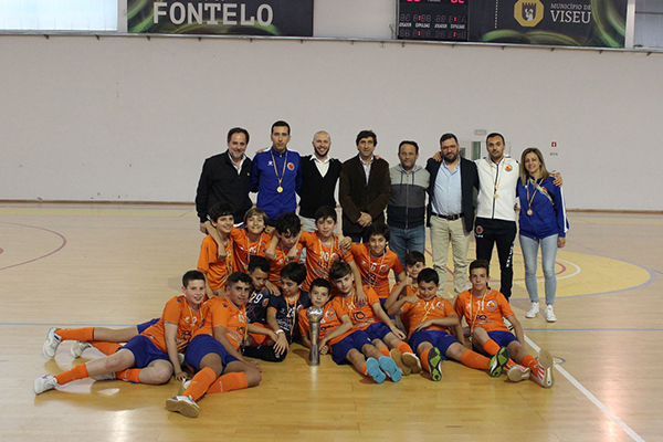 Futsal: Juniores D do Viseu 2001 ADSC receberam a Taça de Campeões Distritais